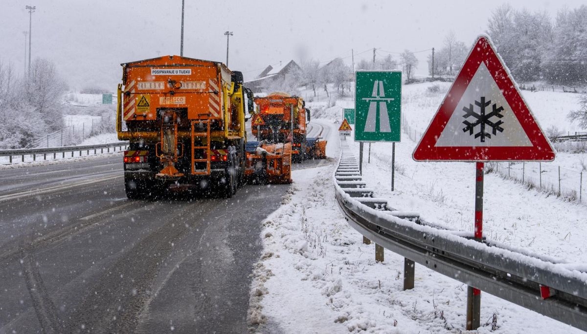 FOTO Problemi u prometu na autocesti A1 zbog vjetra