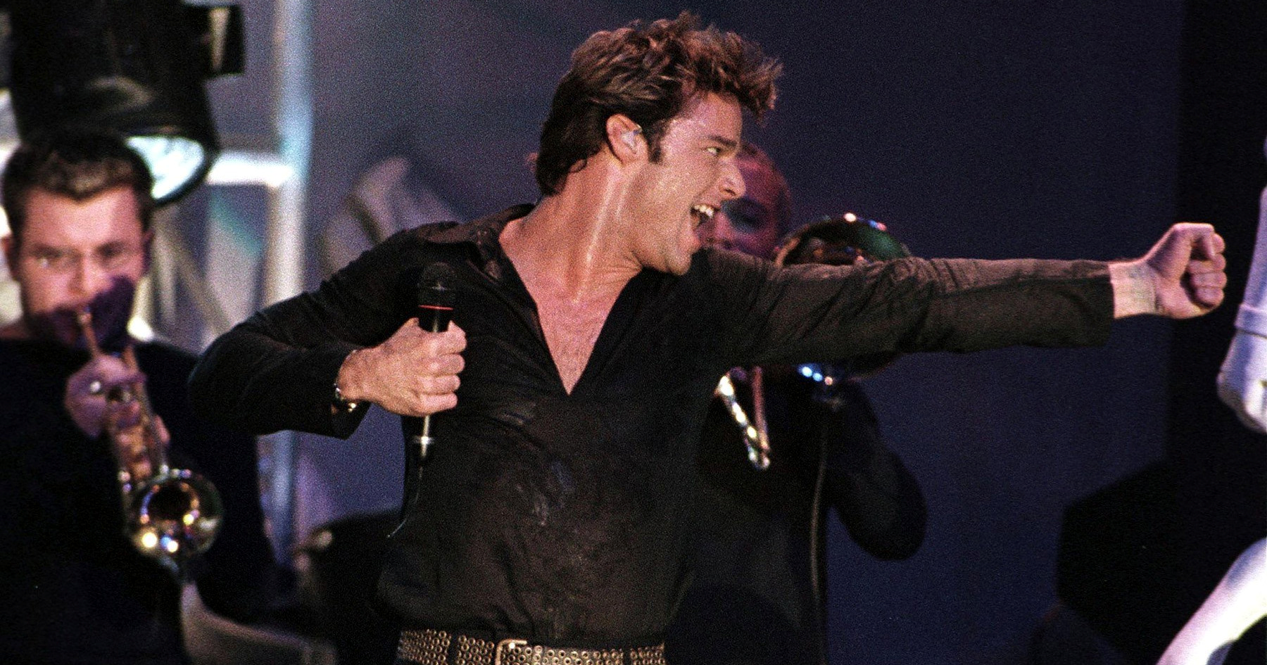 Gen Z se ruga milenijalcima pod starim videima Rickyja Martina: "Stakleni ormar"