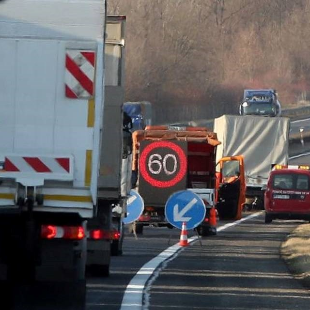 HAK: Zbog autobusa u kvaru na A3 ograničena je brzina između Kutine i Lipovljana