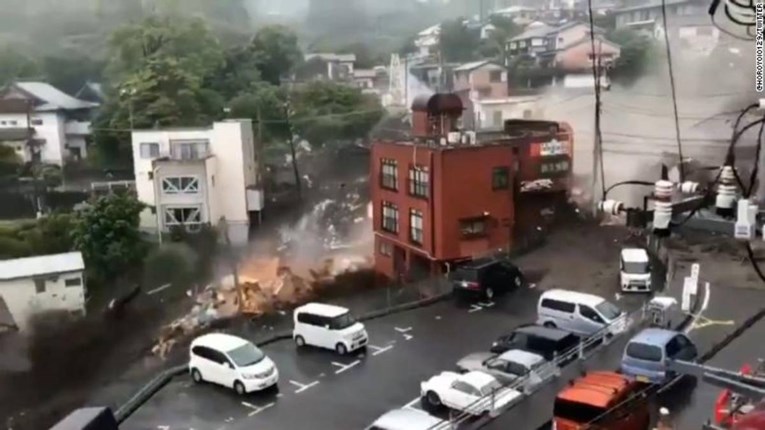 VIDEO Ogromna rijeka blata nosila kuće u Japanu, najmanje dvoje mrtvih i 20 nestalih