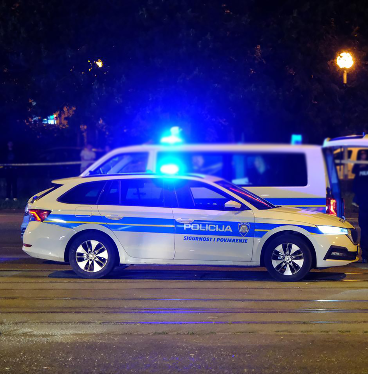 BMW-om bježao policiji po Zagrebu, probio dvije naplatne kućice i udario u policiju