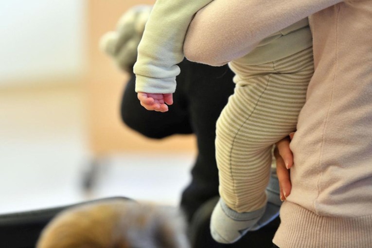 Senj povećao naknade za novorođenčad. Za prvo dijete 700, za drugo 1000 eura