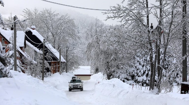 U Begovom Razdolju palo puno snijega, ali ne stvara probleme u prometu