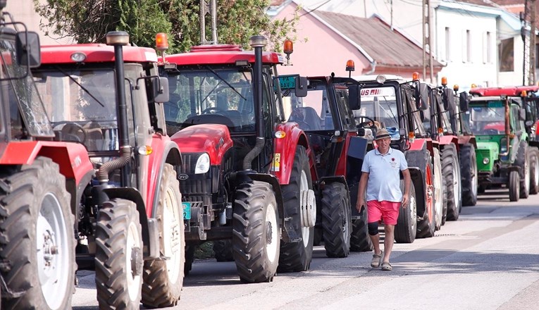 Ratari u Srbiji neće traktorima blokirati Beograd, vlada prihvatila dio zahtjeva