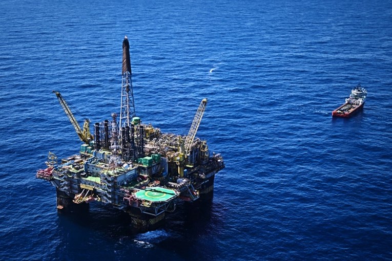 Cijene nafte porasle nakon većeg pada američkih zaliha