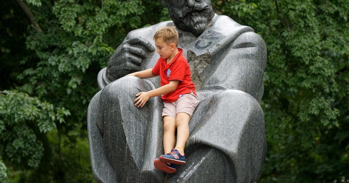 Djeca mogu pokazivati prve znakove Touretteova sindroma već sa šest godina