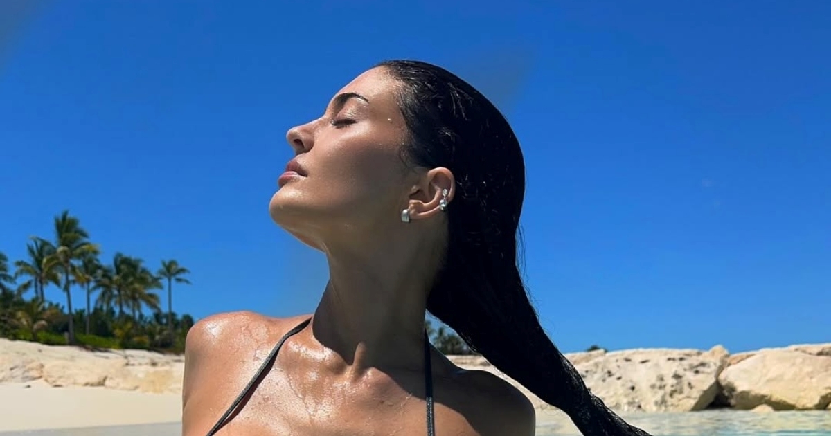 Kylie Jenner pozirala u moru, svi pitaju samo jedno – odakle je kupaći?
