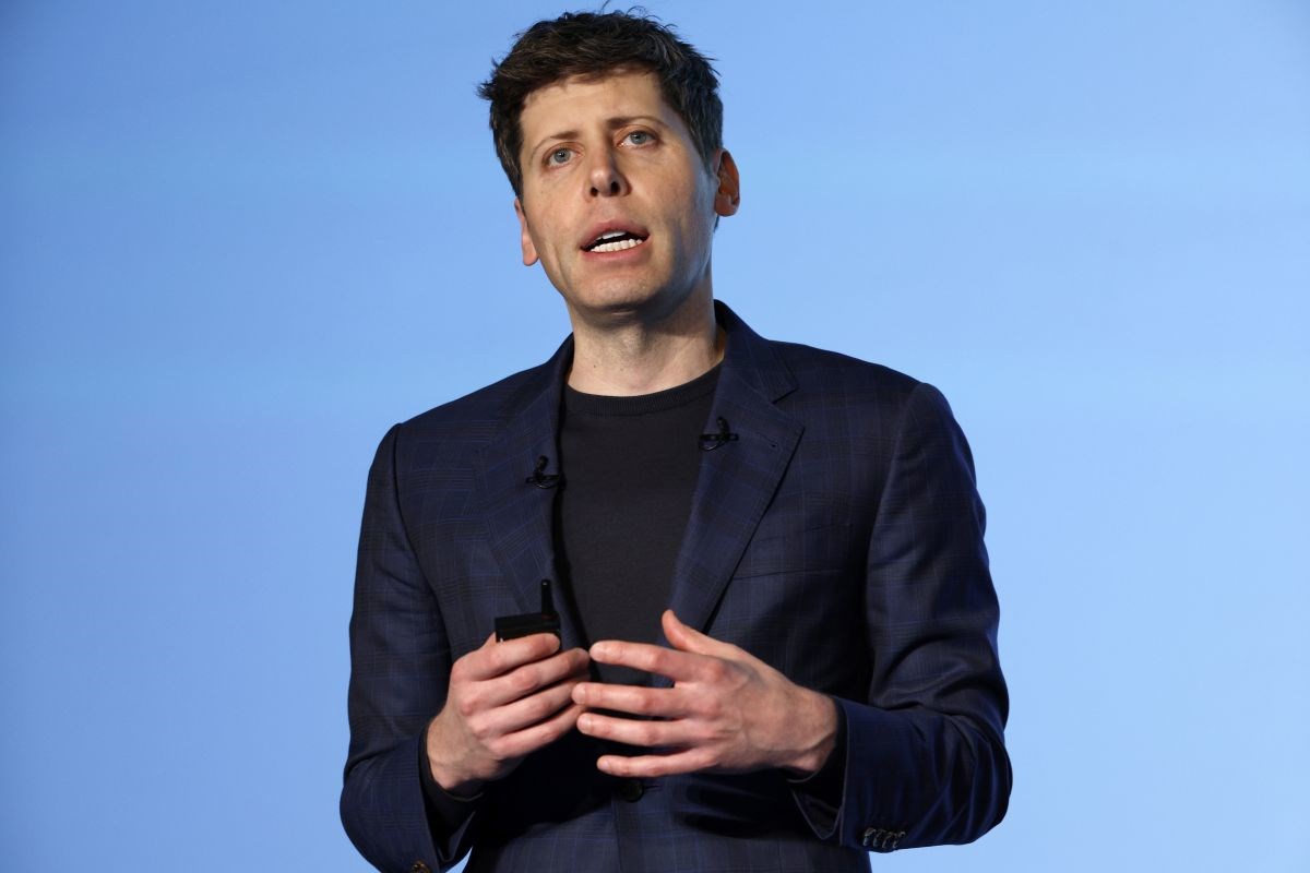 Mladić bacio Molotovljev koktel na kuću Sama Altmana. Uhićen je