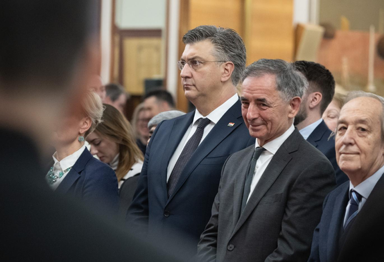 Plenković: Mir božji, Hristos se rodi