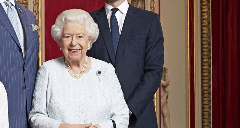 Kraljica Elizabeta objavila povijesnu fotku koja je očarala Britance