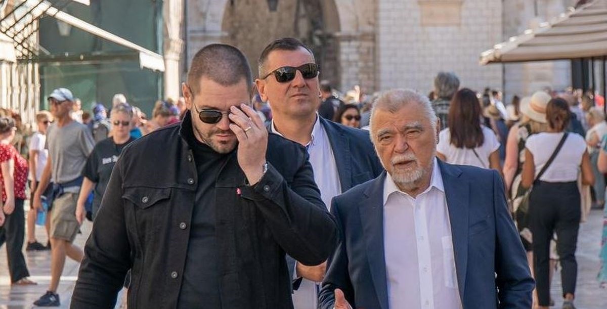 Stipe Mesić prošetao Stradunom