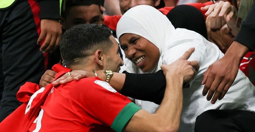 Hakimi nakon pobjede Maroka nad Španjolskom otrčao do mame, fotka obilazi svijet