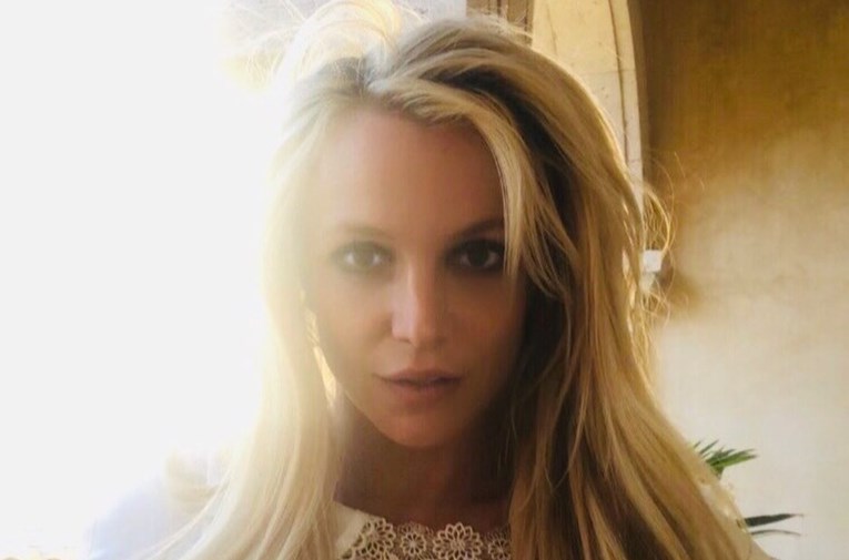 Britney se obratila fanovima na Instagramu: Ispričavam vam se što sam se pretvarala