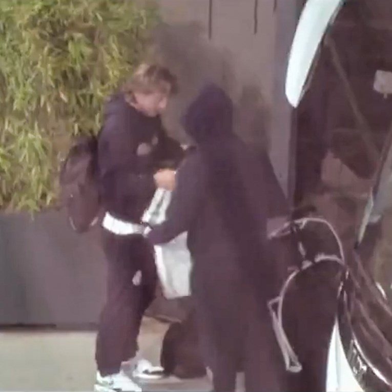 VIDEO Modrić suigraču dao dres i čvrsto ga zagrlio. "Proglasio je nasljednika"