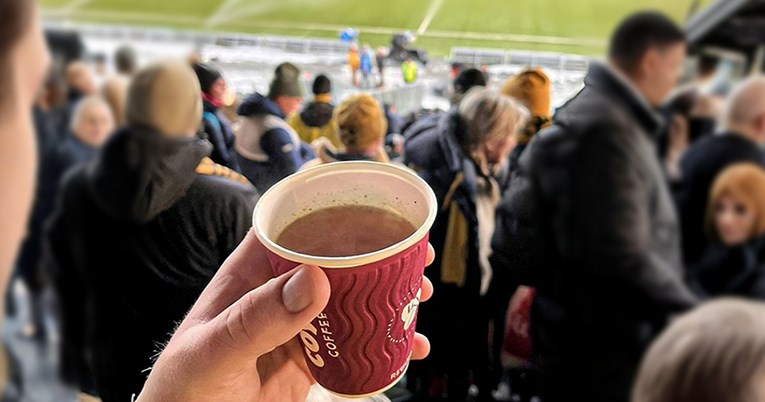 Voda u kojoj su se kuhale kobasice košta dva i pol eura na stadionu u Norveškoj