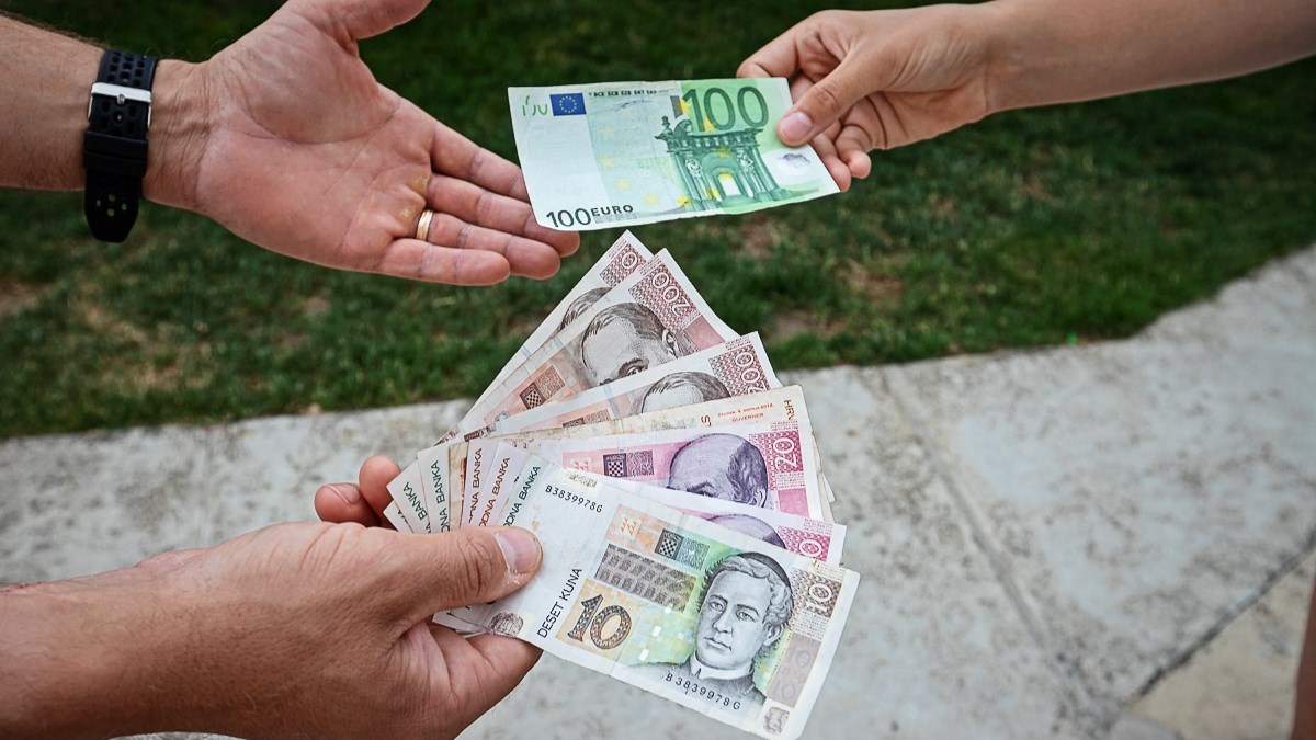Hrvatska je službeno primljena u eurozonu. Objavljen tečaj preračunavanja