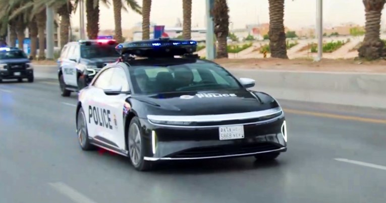 VIDEO Saudijski policajci izabrali su novi policijski auto
