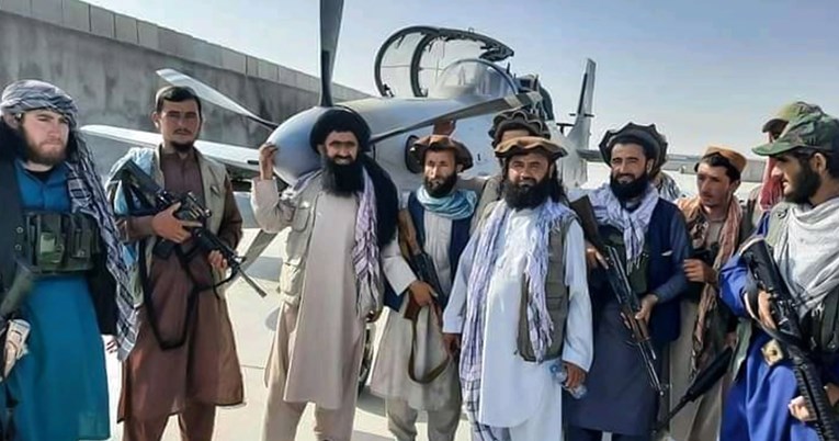 Ovo je američki arsenal koji je pao talibanima u ruke: helikopteri, avioni, Humveeji