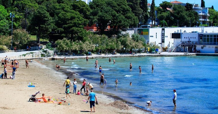 FOTO U Splitu počela sezona kupanja