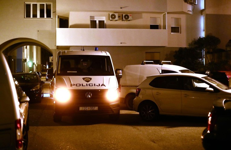 Muškarac prijetio smrću policajcima, pronađen mu i eksploziv. Završio u pritvoru
