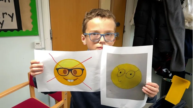 Dječak (10) želi da Apple promijeni emotikon s naočalama. Pokrenuo je peticiju