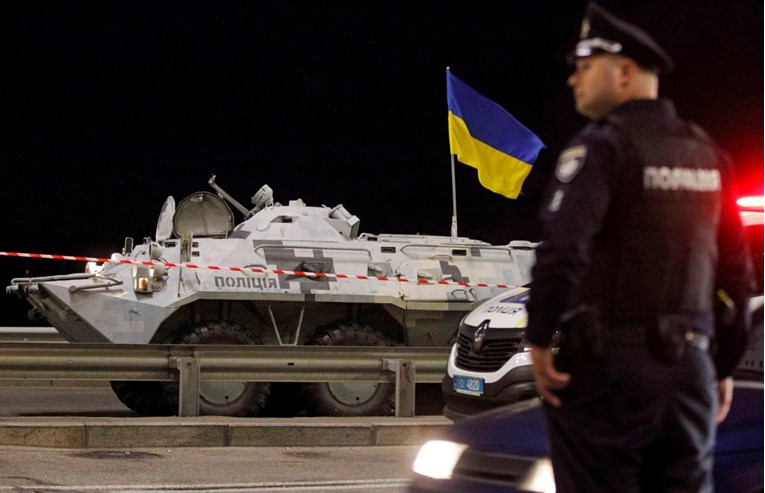 U Kijevu uhićen naoružani muškarac koji je prijetio da će u zrak dignuti most