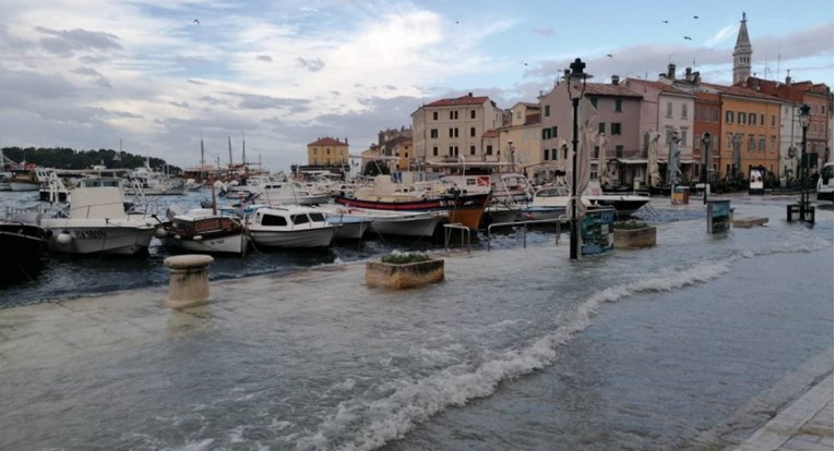 More poplavilo ulice i rive u Istri: "Jedan od najvećih vodostaja od 1929."