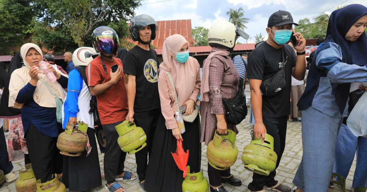 U poplavama u Indoneziji poginulo više od 900 ljudi