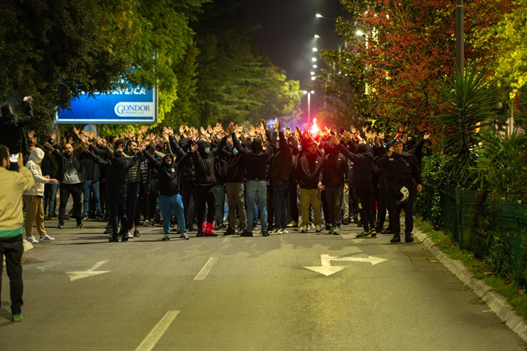 Skoro 9000 Turaka u zadnjih par tjedana napustilo Crnu Goru