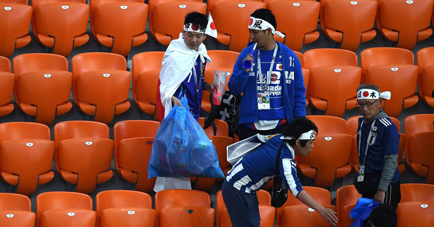 Japanke nakon fotki japanskih navijača kako čiste stadion: "Što to ne radite i kući?"