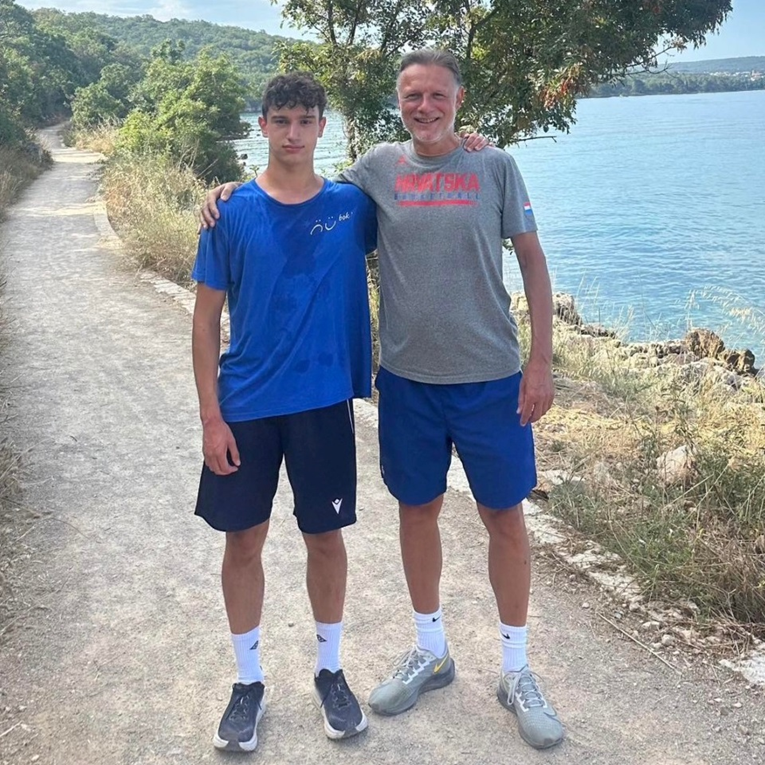 Njonjo objavio fotku sa sinom kojeg ne viđamo često, pohvalio se njegovim uspjehom