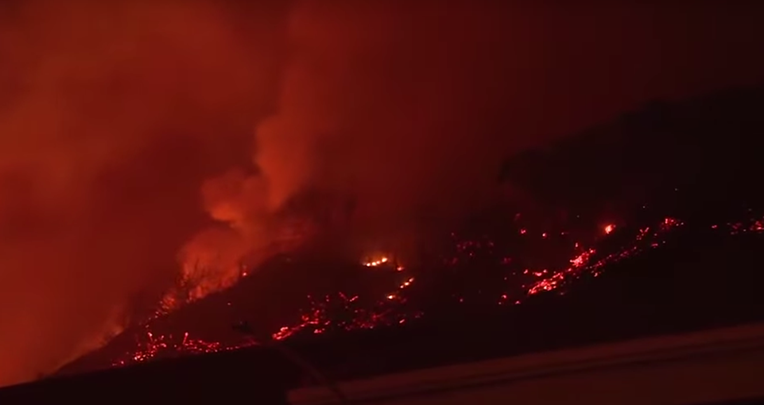 VIDEO Požar u blizini Malibua. Zahvaćeno i obližnje sveučilište, studenti se skrivali