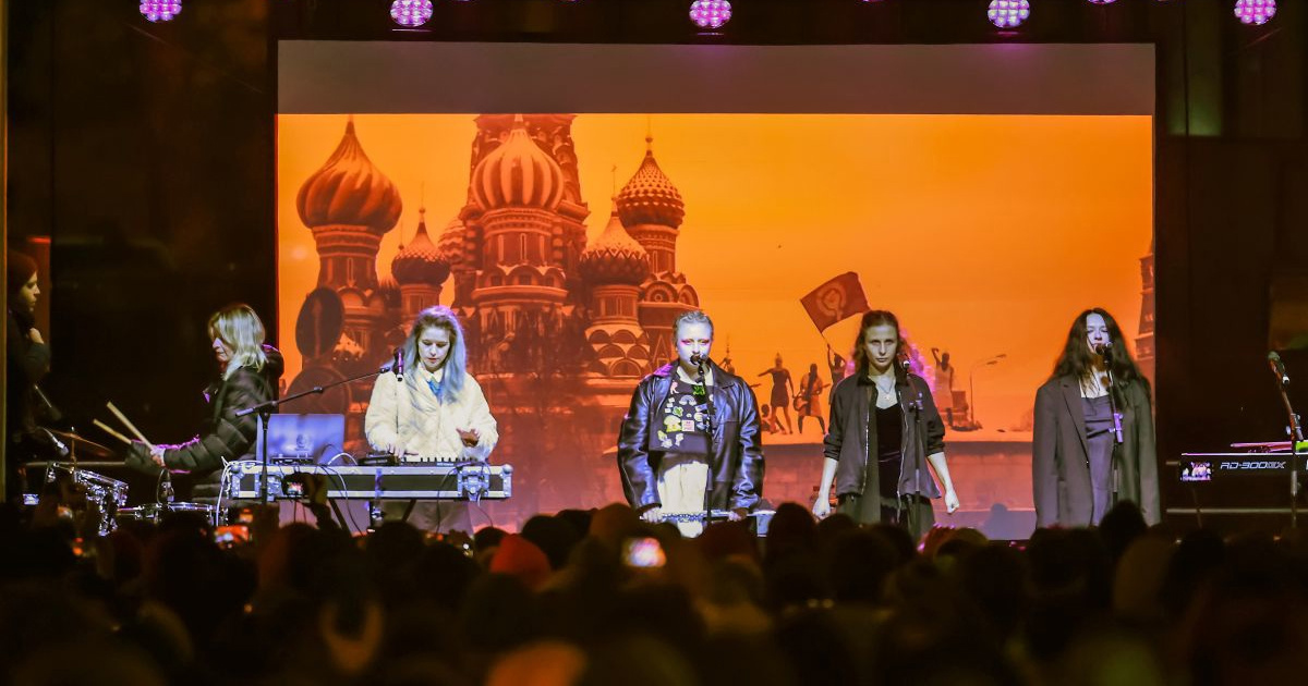 Pussy Riot upali na izložbu u Veneciji. "Ruska umjetnost, ukrajinska krv"