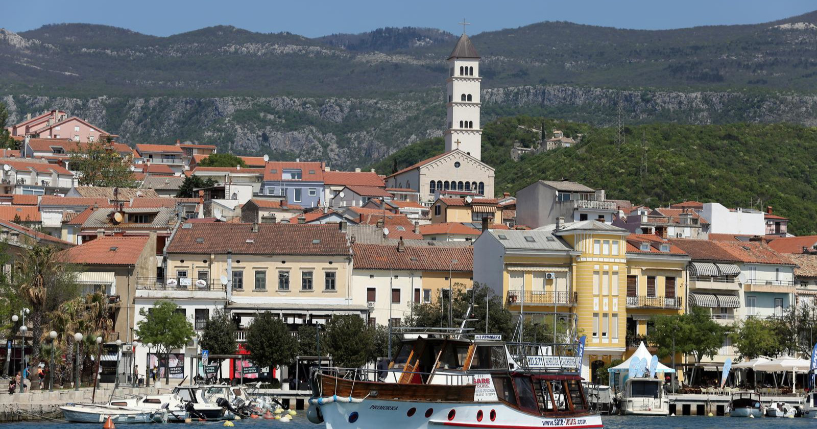 Umirovljeni svećenik optužen za prijetnje susjedima u Crikvenici