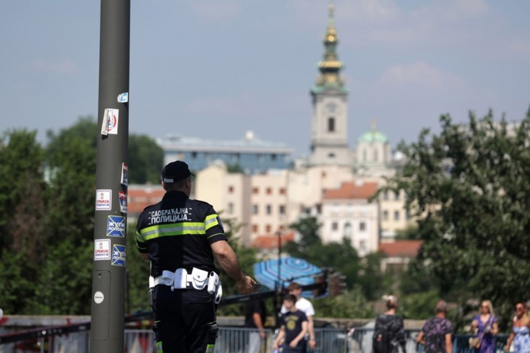U centru Beograda izbodena 18-godišnjakinja. Osumnjičene maloljetnice (13, 15)