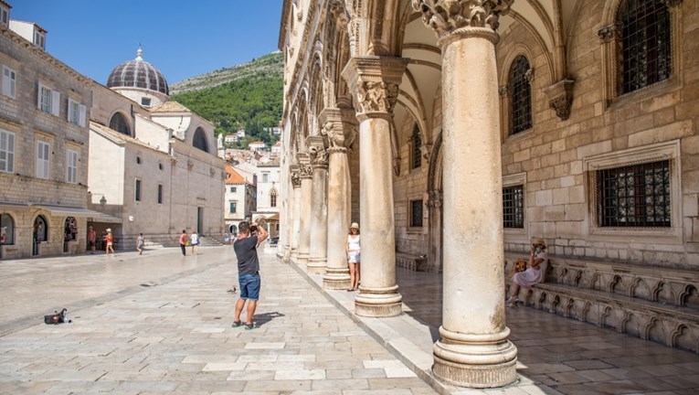 FOTO Kraj ljeta koje ćemo zauvijek pamtiti: Ulice Dubrovnika su potpuno puste