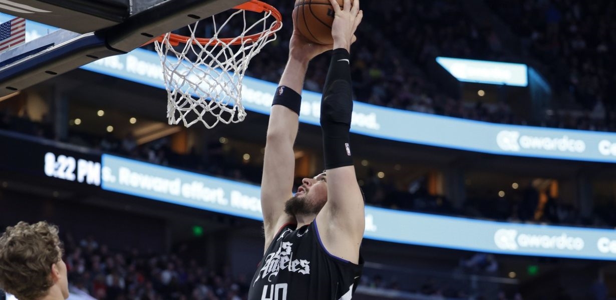 Ivica Zubac dominirao pod obručima, suigrači skoro pa nisu morali skakati
