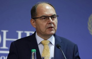 Schmidt u izbornoj noći nametnuo promjene izbornog zakona u korist Hrvata