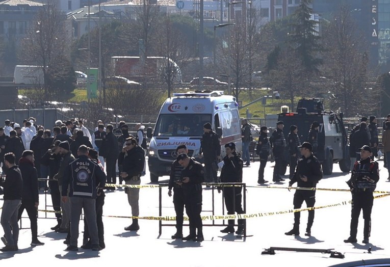 Šestero ranjenih u napadu u Istanbulu, napadači ubijeni