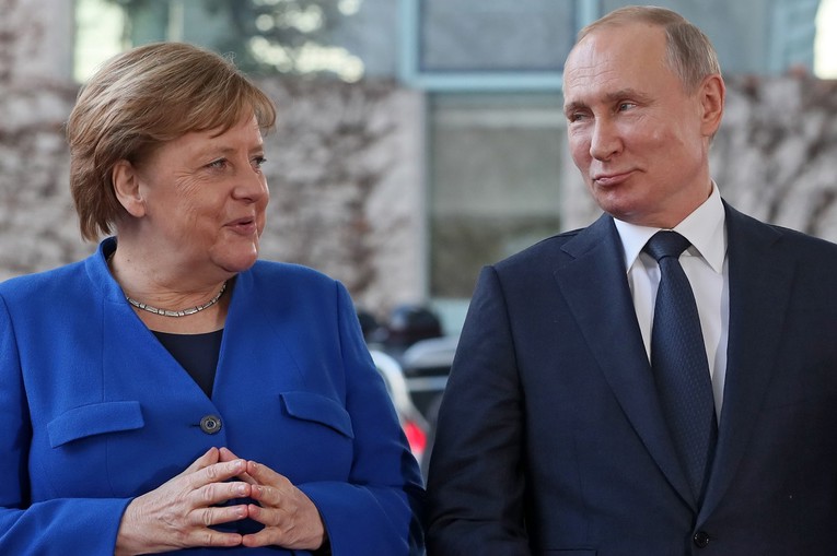 Putin i Merkel razgovarali o zajedničkoj proizvodnji cjepiva