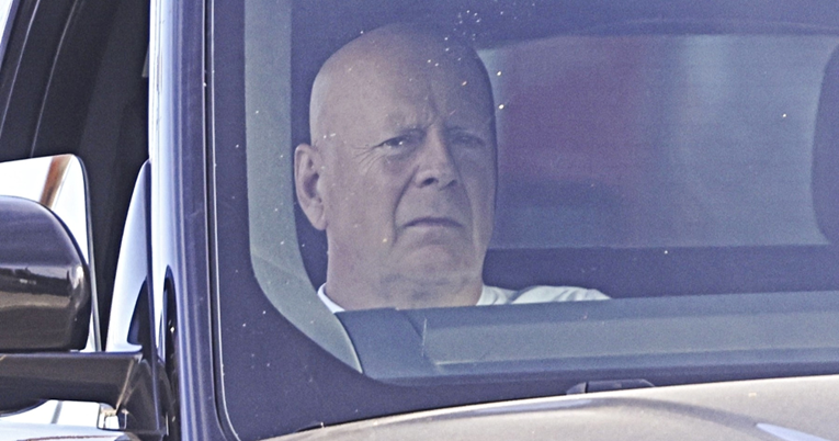 Bruce Willis snimljen u automobilu, nove fotografije rastužile fanove