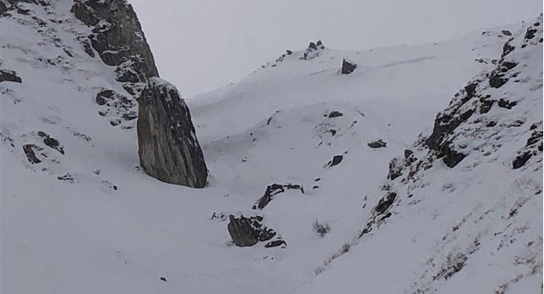 Dvoje skijaša poginulo u lavini u Švicarskoj
