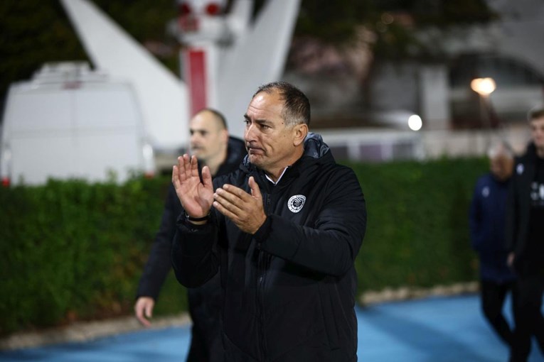 Štimac uzeo mikrofon i zapjevao "Mare i Kate". Pogledajte reakciju publike u Čitluku