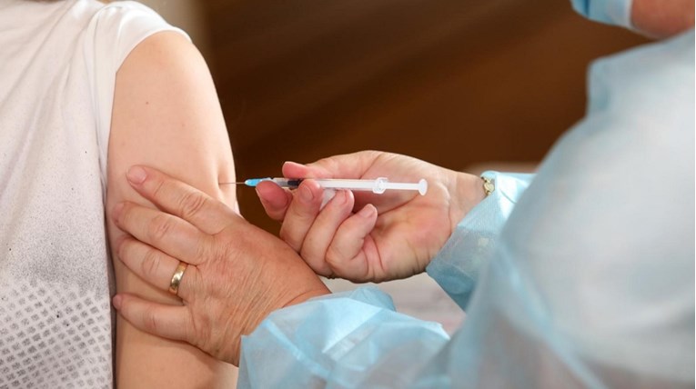 Capakova zamjenica: Ako bude potrebe, cijepit ćemo cijele razrede u školama