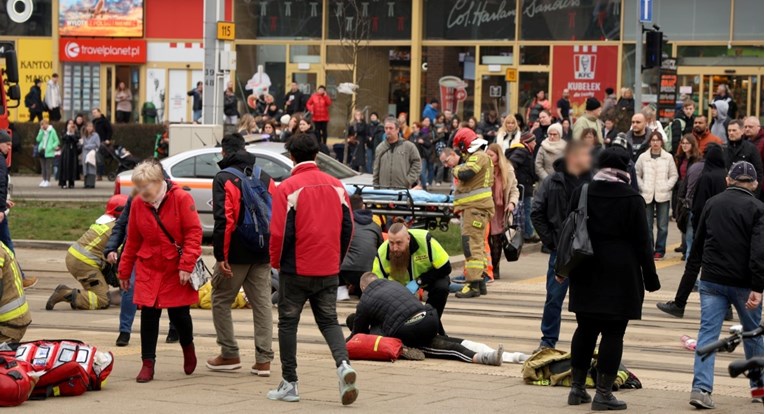U Poljskoj se autom zabio u ljude koji su čekali tramvaj, najmanje 19 ozlijeđenih