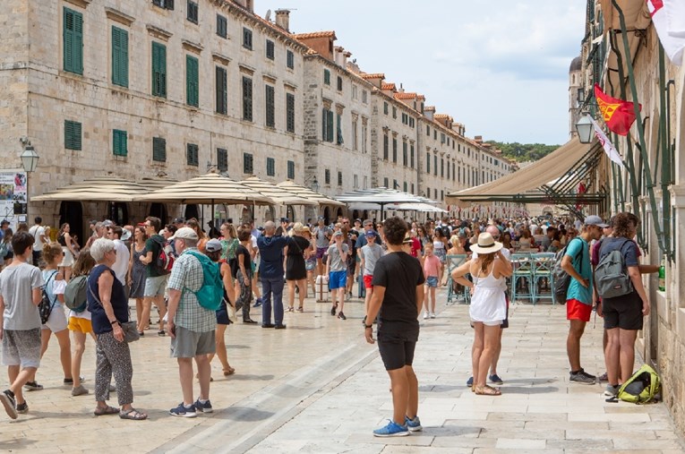 U Dubrovniku je ove godine više turista nego lani, Grad se hvali brojkama