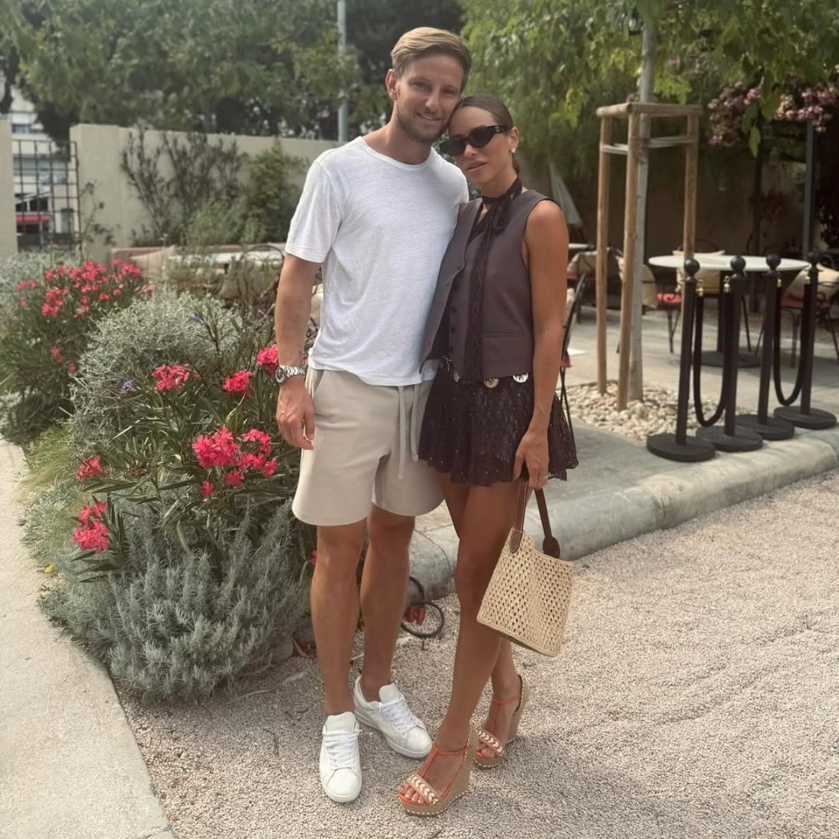 Raquel pozirala s Rakitićem, pažnju ukrala njezina minica