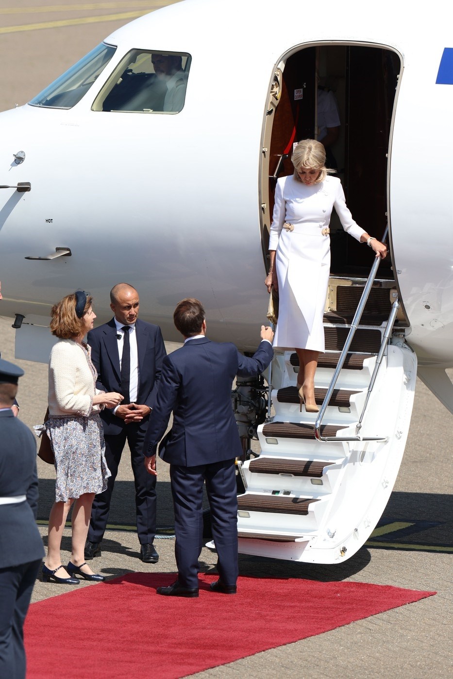Brigitte Macron odbila suprugovu ruku pred princezom Kate. Trenutak je viralan
