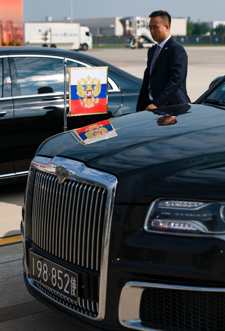 Kineske tablice na Putinovom Aurusu. Kremlj dao objašnjenje