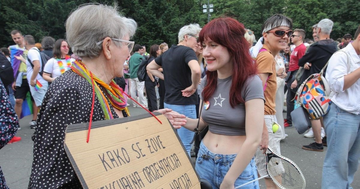 Baka na Prideu oduševila transparentom: "Kako se zove seksualna orijentacija..."